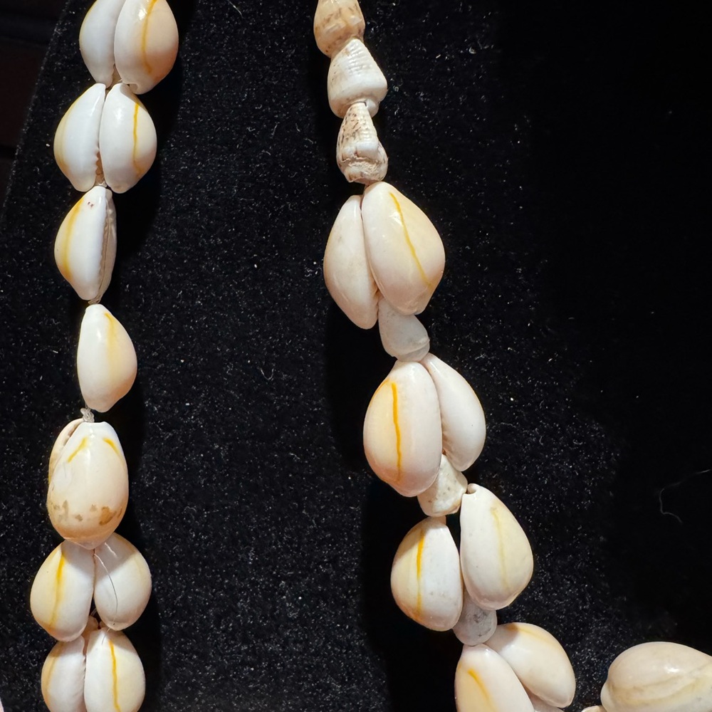 Vintage Natural Cowrie Shell Necklace Set - Picture 3 of 5